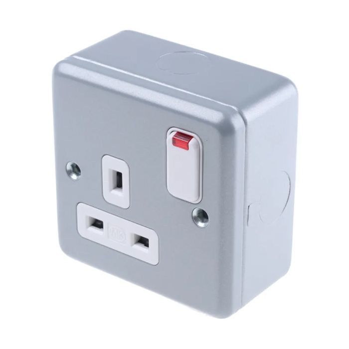 MK 13A Single Switched Plug Socket Metal-Clad
