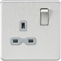 MLA-Knightsbridge Screwless Socket 1 Gang Brushed Chrome  with Grey Insert